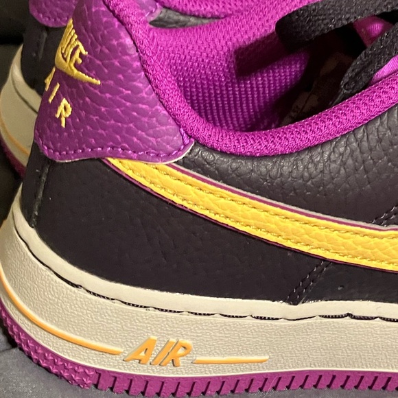 Nike Air Force 1 Low Sz 3.5 Y Style: DX5805-500 EUC Purple/Black - Picture 3 of 12